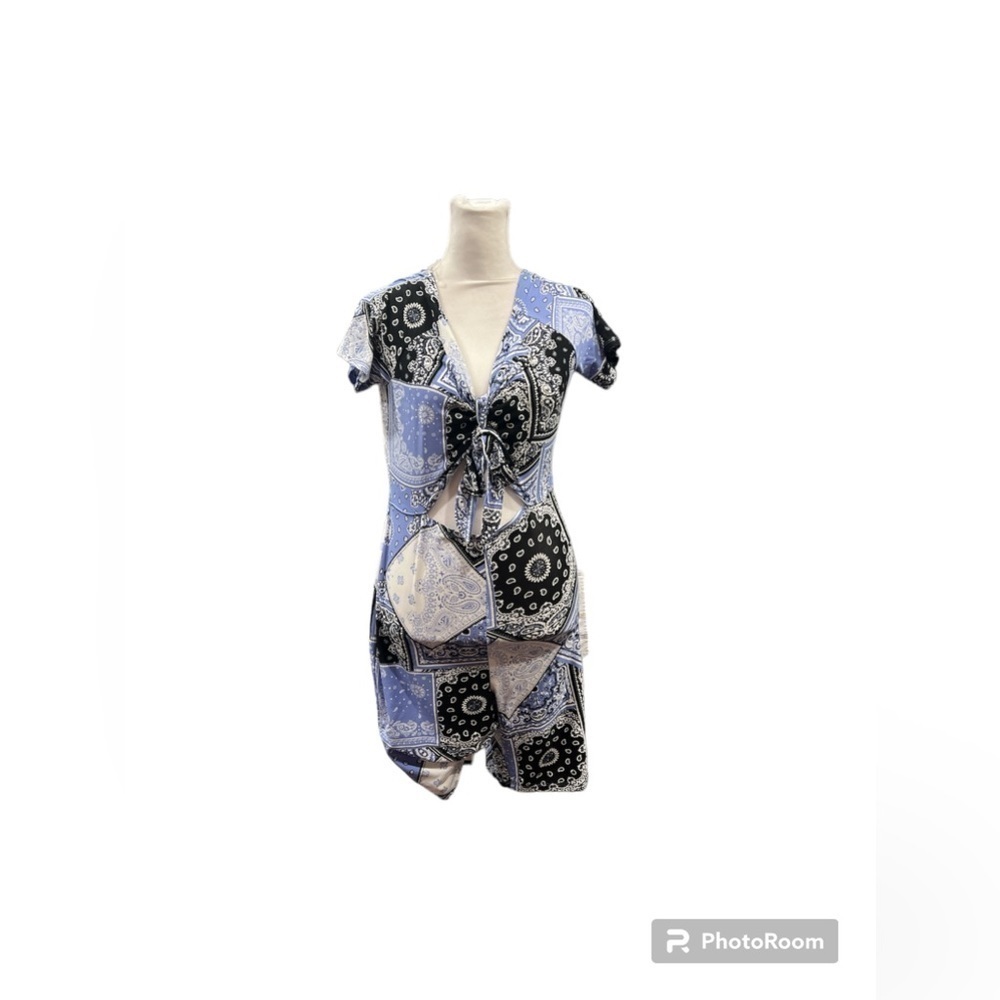 Almost Famous Bandana Print Tie Front Short Sleeve Romper Women's Size L NWT